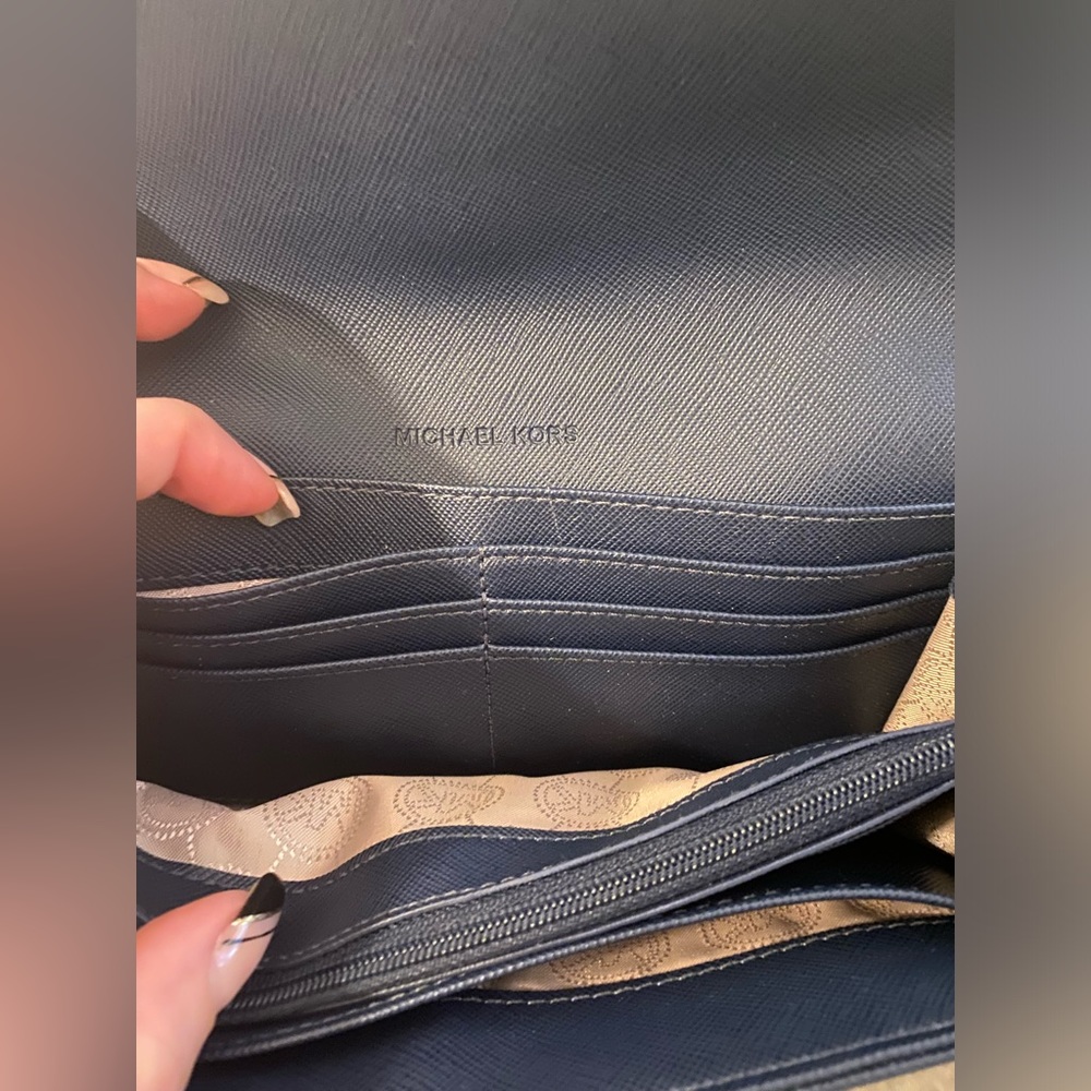 Navy white and gold Michael Kors tote and matching wallet. Used. - Picture 12 of 16